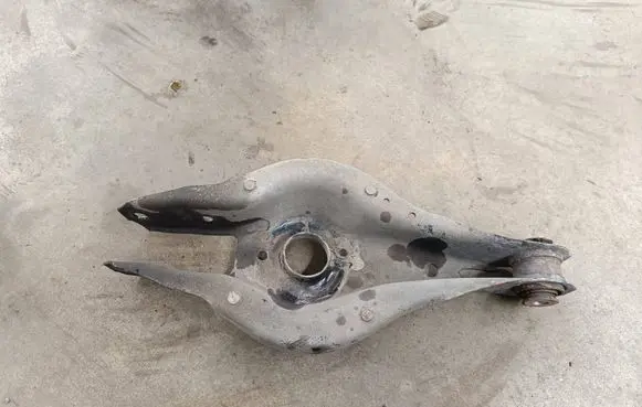Rear upper control arm/wishbone