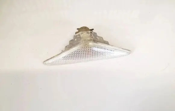 Ford Mondeo Mk III Front fender indicator light