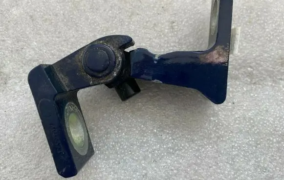 Skoda Superb B8 (3V) Rear door lower hinge 8X0831403E