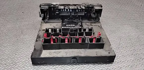 Volkswagen Golf V Comfort/convenience module 3C8937049E F005V00745