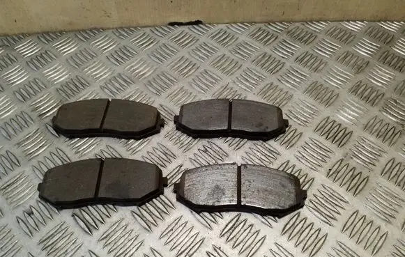 Suzuki Grand Vitara II Brake pads (front) 