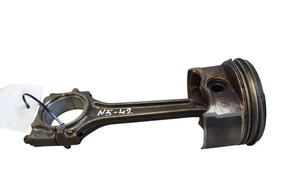 Volkswagen Golf V Piston with connecting rod 