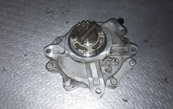 BMW 1 E81 E87 Vacuum pump 763565602
