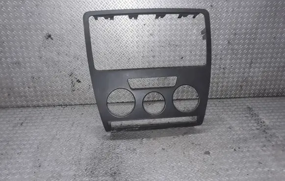 Skoda Octavia Mk2 (1Z) Radio/GPS head unit trim 