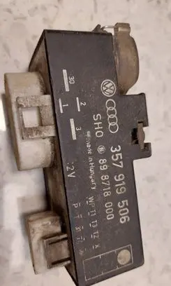 Volkswagen Golf III Coolant fan relay 357919506