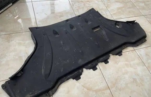 Audi A8 S8 D4 4H Engine splash shield/under tray 4H0825235H 4H0825235J 4H0825235