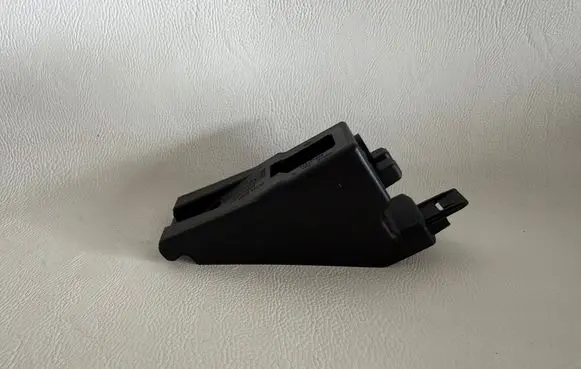 KIA Sportage Front bumper mounting bracket 86525R2000