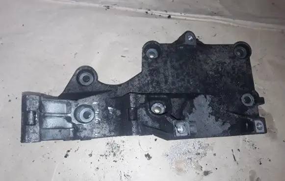 Skoda Octavia Mk2 (1Z) Generator/alternator bracket 03G903143A