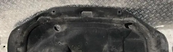 Engine bonnet/hood sound/heat insulation