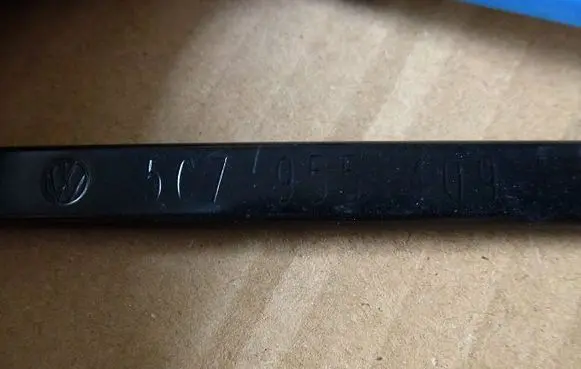 Volkswagen Vento Windshield/front glass wiper blade 5C7955409-T