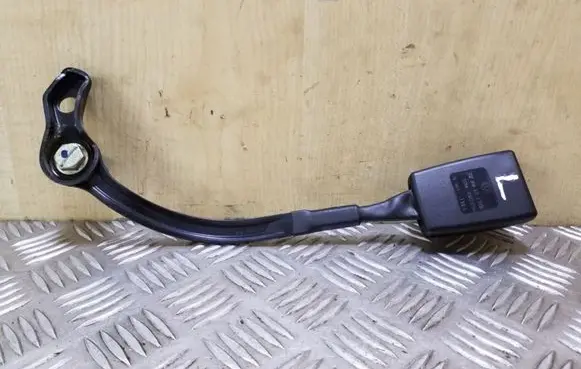 Volkswagen PASSAT B5.5 Front seatbelt buckle 3B0858471J