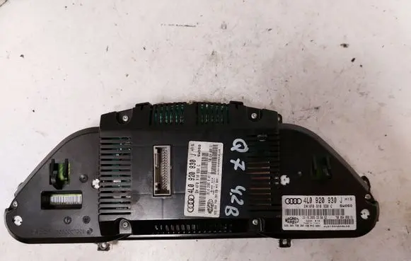 Audi Q7 4L Speedometer (instrument cluster) 4L0920930J 4F0910930C 53300073800