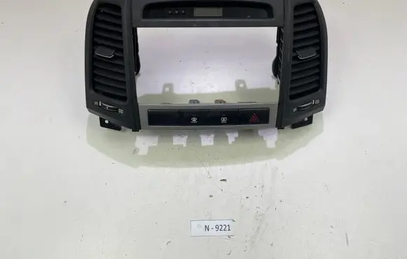 Hyundai Santa Fe Dash center air vent grill