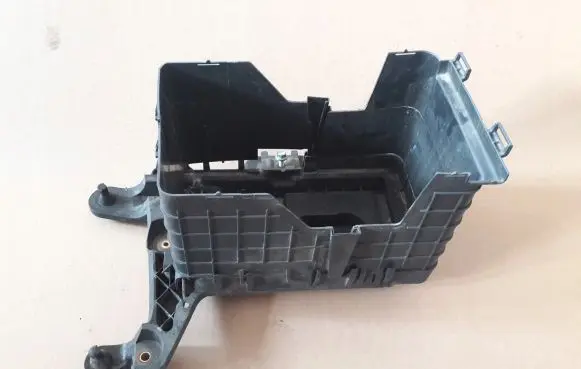 Volkswagen Jetta V Battery box tray 1K0915339C