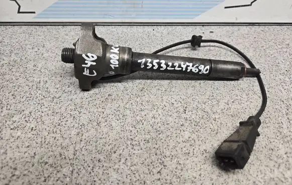 BMW 3 E46 Fuel injector 13532247690