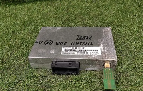 Volkswagen Tiguan Bluetooth control unit module 1Z0035729E