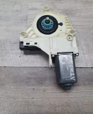 Land Rover Discovery 4 - LR4 Rear door window regulator motor 0536010002