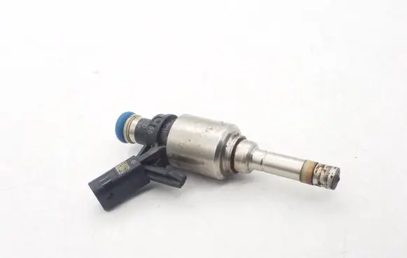 Volkswagen Jetta VI Fuel injector 06A906036C 0261500149