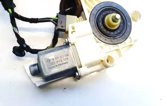 Mercedes-Benz C AMG W204 Front door window regulator motor a2048200142