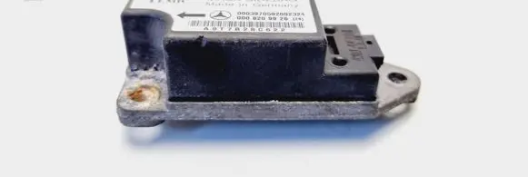 Mercedes-Benz E W210 Airbag deployment crash/impact sensor 0008209926