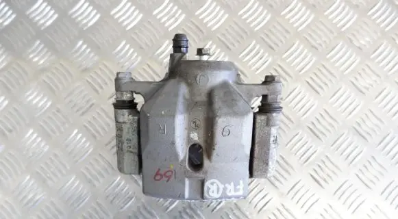 Toyota Prius (XW50) Front brake caliper 4773047060
