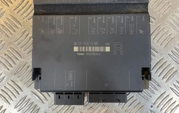 Mercedes-Benz S W220 Seat control module 2208201285 00007654A4