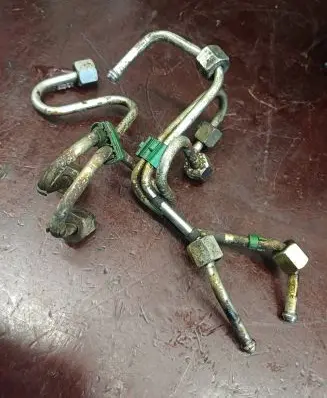 Nissan Note (E11) Fuel injector supply line/pipe 