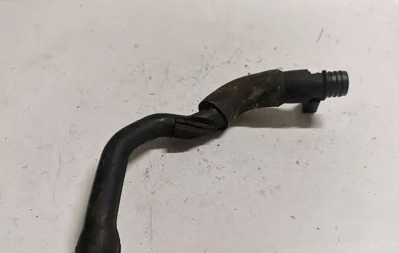 Mercedes-Benz C W204 Breather hose/pipe A6460162081
