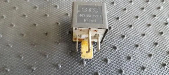 Volkswagen PASSAT B5 Other relay 443951253J 899511000