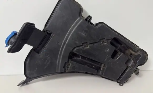 Windshield washer fluid reservoir/tank