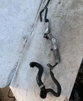 Volkswagen Golf VII Engine coolant pipe/hose