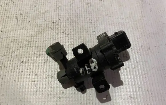 Mercedes-Benz SLK R170 Turbo solenoid valve a2028000178 2028000178