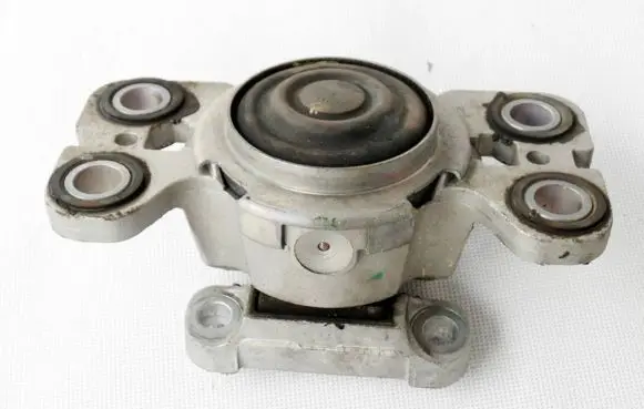 Volvo XC60 Engine mount bracket 31316876