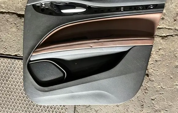 Alfa Romeo Stelvio Front door card panel trim braknumeruczci