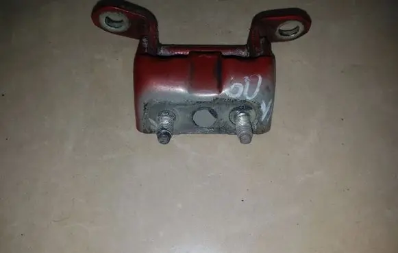 Nissan Qashqai Rear door upper hinge