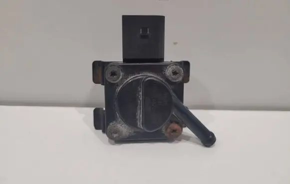 BMW 3 E90 E91 Exhaust gas pressure sensor 7789219