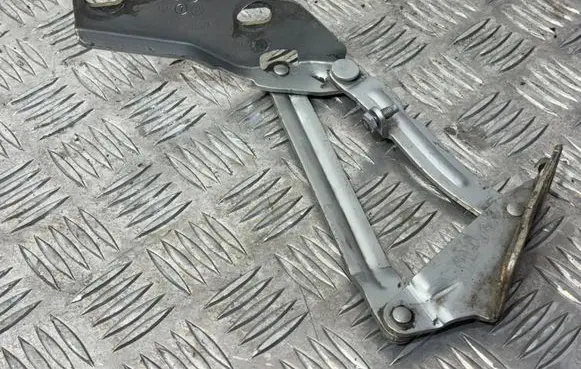 Mercedes-Benz Sprinter W901 W902 W903 W904 Engine bonnet/hood hinges 9067500121 0004
