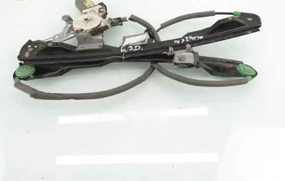 Ford Focus Front door window regulator with motor XS4123201