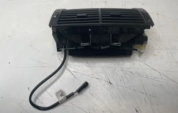 BMW X5 E53 Rear air vent grill 8409081 8370911