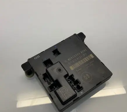 Mercedes-Benz E W211 Door control unit/module 2118704126 A2118704126