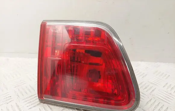 Toyota Avensis T270 Tailgate rear/tail lights 8159105110