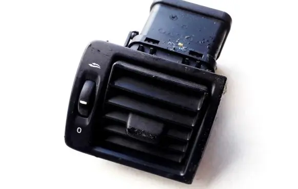 Volvo V50 Dash center air vent grill Y01128