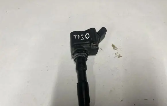 Volkswagen Jetta VII High voltage ignition coil 04E905110M