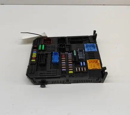 Citroen C4 III e-C4 Fuse module 9832881080 28709110