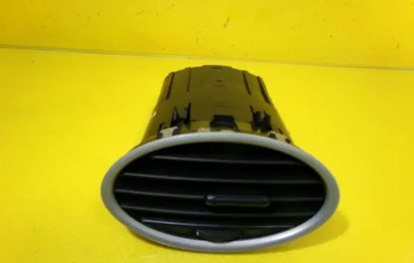 Ford Focus Dash center air vent grill 4M51-A014L21-AD