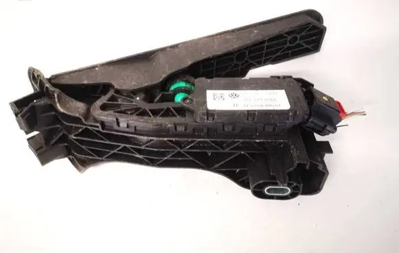 Volkswagen PASSAT B6 Accelerator throttle pedal 1K1723503L