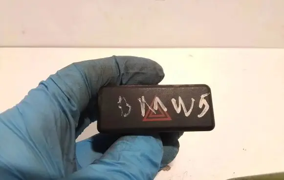BMW 5 E39 Hazard light switch 8350947