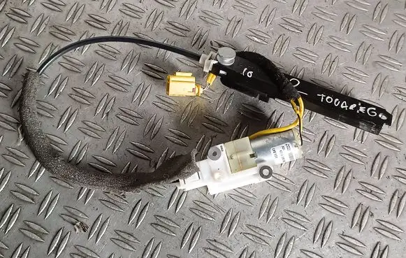 Volkswagen Touareg I Seat belt adjustment motor 602040800A 404841 091125A