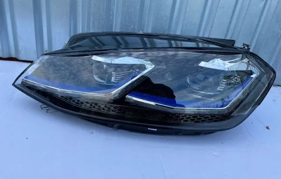 Volkswagen Golf VII Headlight/headlamp