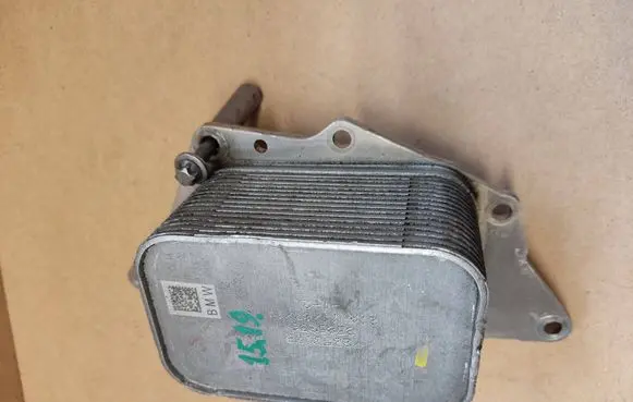 Mini One - Cooper F56 F55 Oil filter mounting bracket 8585236 11428585236